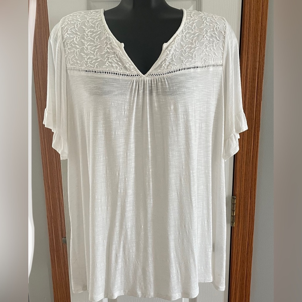 Avenue Short Sleeve, Cream Colored Top- size 14/16